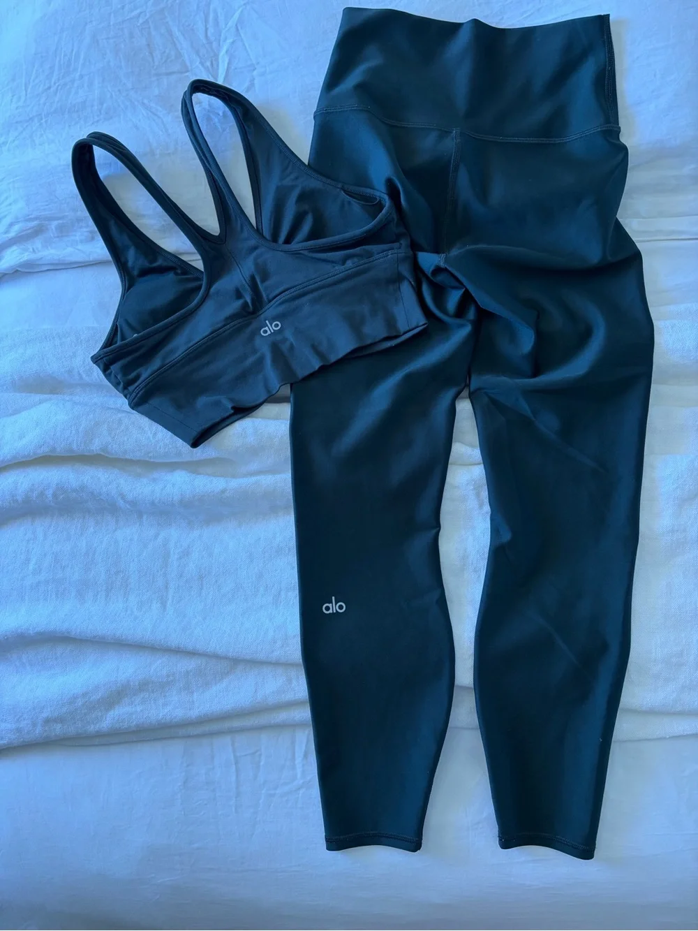 alo airlift leggings & wild thing sports bra in charcoal green (set)